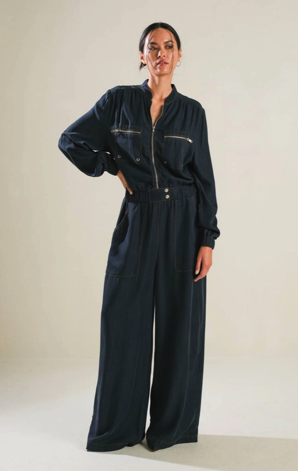 A Solid Woven Jumpsuit Front Zipper