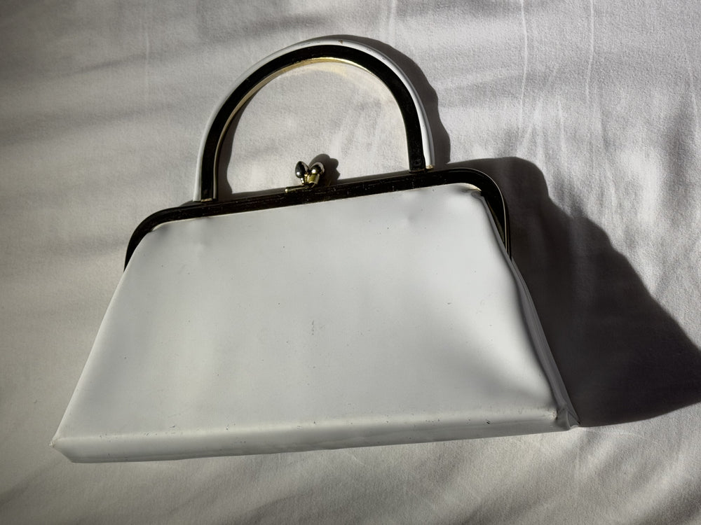 White Kiss Clasp Purse