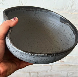 
            
                Load image into Gallery viewer, Luna Serving Bowl with Handle Rest  - Shale
            
        