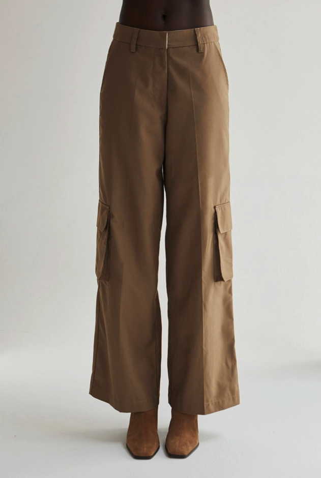 
            
                Load image into Gallery viewer, Gwen Cargo Trousers
            
        