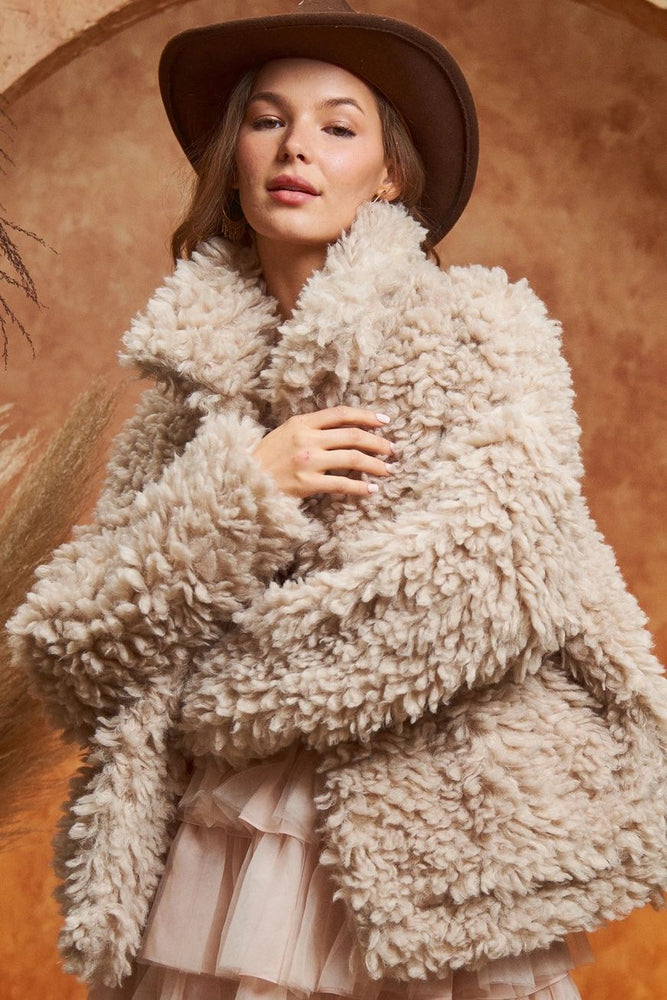 
            
                Load image into Gallery viewer, Faux Fur Jacket
            
        